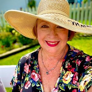 Meet your Posher, Deborah